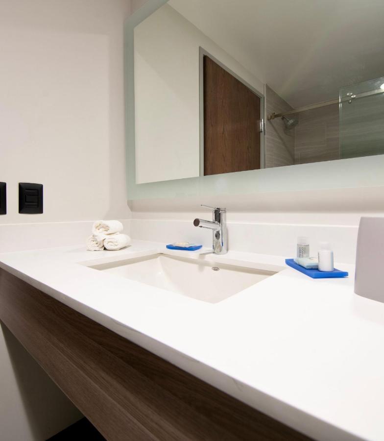 Holiday Inn Express - Guadalajara Vallarta Poniente By Ihg 사포판 외부 사진