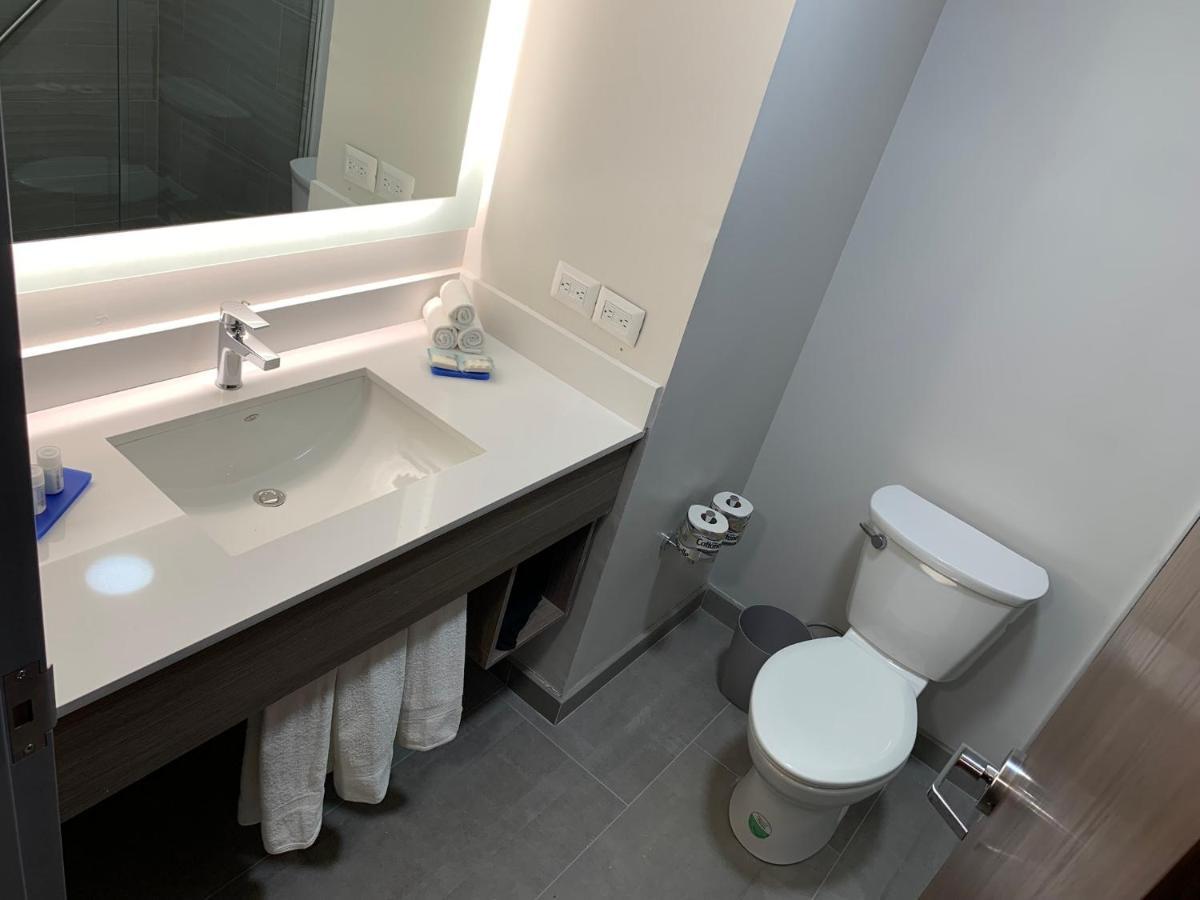 Holiday Inn Express - Guadalajara Vallarta Poniente By Ihg 사포판 외부 사진